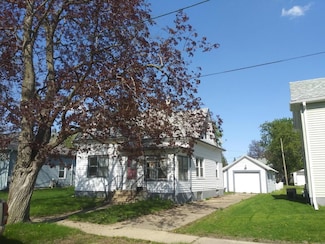 205 4th Ave NE, Oelwein, IA 50662