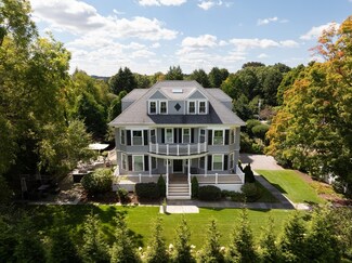 355 Hammond St, Chestnut Hill, MA 02467