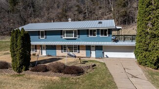 21279 Mud Lake Rd, Dubuque, IA 52001