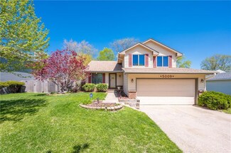 5009 Crestmoor Dr, Des Moines, IA 50310