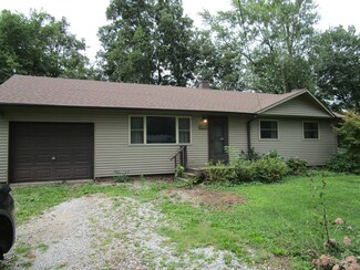 302 Willow Ln, Mahomet, IL 61853