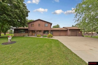 255 W 7th St, Gibbon, MN 55335