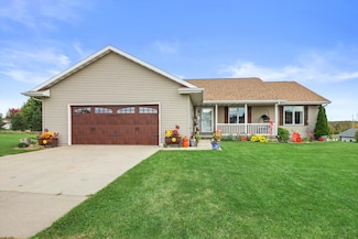 104 Carolyn Ct, Eden, WI 53019