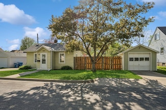 2647 Abbott Ave N, Robbinsdale, MN 55422