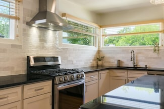 1113 California St NE, Albuquerque, NM 87110