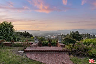 15205 Mulholland Dr, Los Angeles, CA 90077
