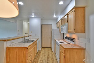 1001 W Casino Rd Unit H106, Everett, WA 98204