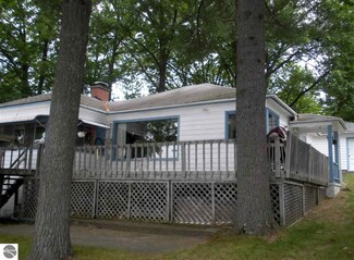1661 N Crooked Lake Dr, Lake, MI 48632