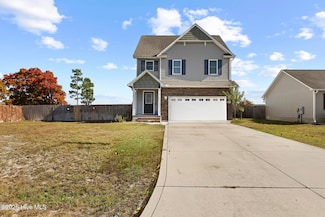 135 Rosemary Ave, Hubert, NC 28539