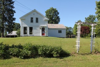 6 Hyde Hill Rd, Williamsburg, MA 01096