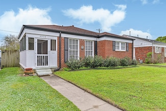 4909 Travis Dr, Galveston, TX 77551