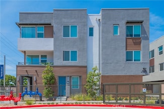 589 S Lyon St, Santa Ana, CA 92705
