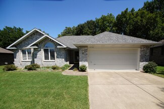 4738 S Elizabeth Ave, Springfield, MO 65810