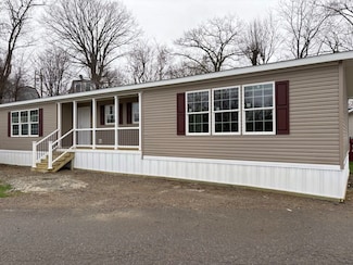56 Overlook Dr, Oakdale, PA 15071