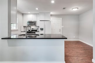 6511 Pevensey Dr, Austin, TX 78745