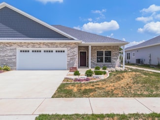 514 S 6th St, Fairbury, IL 61739