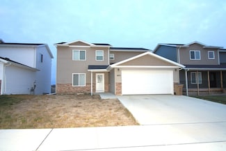 2613 Granite Dr NW, Minot, ND 58703