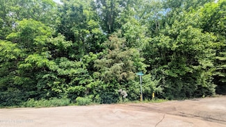 9000/9010 Lakewood Dr, Louisville, KY 40272