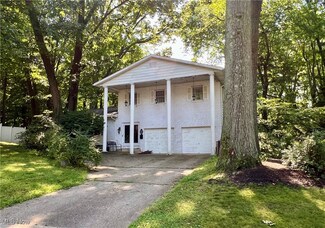 323 Burr Oak Dr, Kent, OH 44240