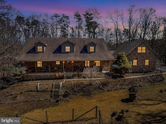 61 Old Farm Ln, Berkeley Springs, WV 25411