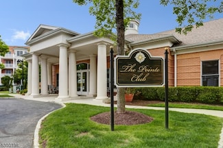 1107 Pointe Gate Dr, Livingston, NJ 07039
