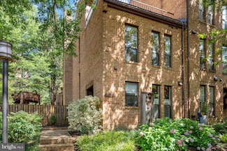 4425 7th St N, Arlington, VA 22203