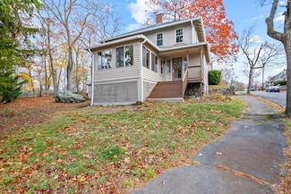 2 Overlook Rd, Wakefield, MA 01880