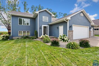 1910 Country Club Dr, Elk Point, SD 57025