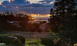 30 Joni's Way, Yachats, OR 97498