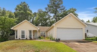 404 Charleston Ln, Dothan, AL 36301