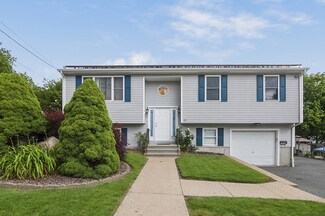 48 Bardsley St, Fall River, MA 02723
