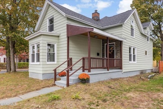 23 4th St, Glens Falls, NY 12801