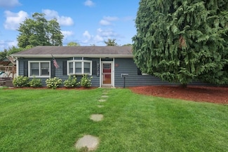 76 Cadman Ave, Babylon, NY 11702