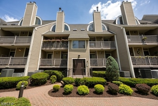 810 River Renaissance, East Rutherford, NJ 07073