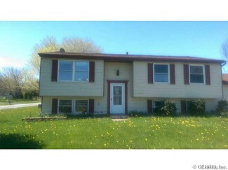 97 Close Hollow Dr, Hamlin, NY 14464