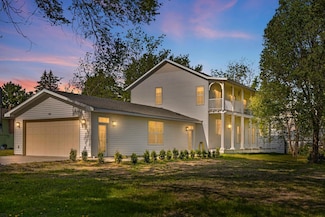 305 1st St NE, Morristown, MN 55052