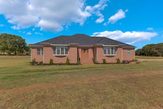 2239 Steam Mill Ferry Rd, Jackson, TN 38301