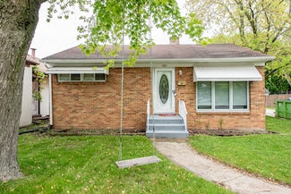 1101 Pine St, Waukegan, IL 60085