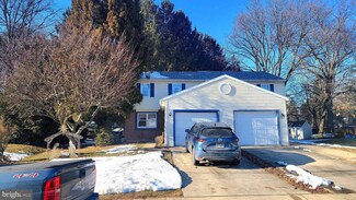 304 S 9th St, Akron, PA 17501