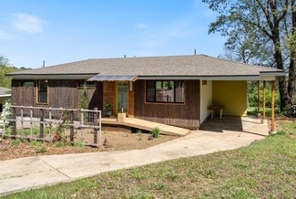 1800 W Arrowhead St, Fayetteville, AR 72701