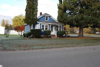 369 N 3rd St, West Branch, MI 48661