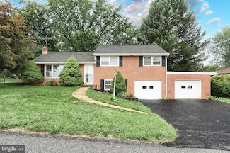 8 Appleton Dr, Red Lion, PA 17356
