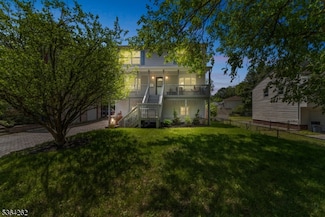 7 Roosevelt St, Pequannock, NJ 07440