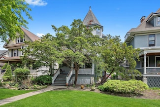 204 N Harvey Ave, Oak Park, IL 60302