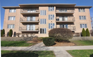 9514 S Kilbourn Ave Unit 3B, Oak Lawn, IL 60453