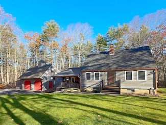24 County Rd, Cape Neddick, ME 03902