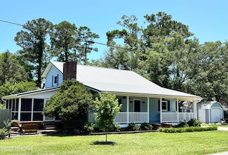 712 Longleaf Dr, Southport, NC 28461