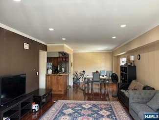 390 Gorge Rd Unit 301, Cliffside Park, NJ 07010