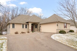 1115 Nena Dr, Stillwater, MN 55082