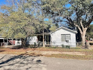 805 N 6th St, Silsbee, TX 77656